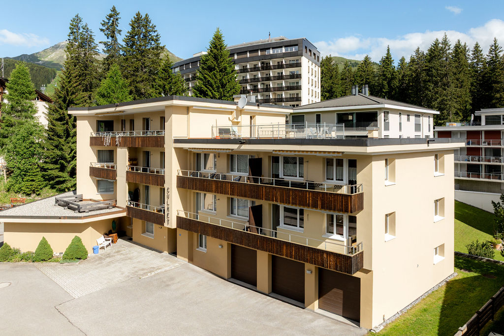 Chalet Culmet exterior in summer